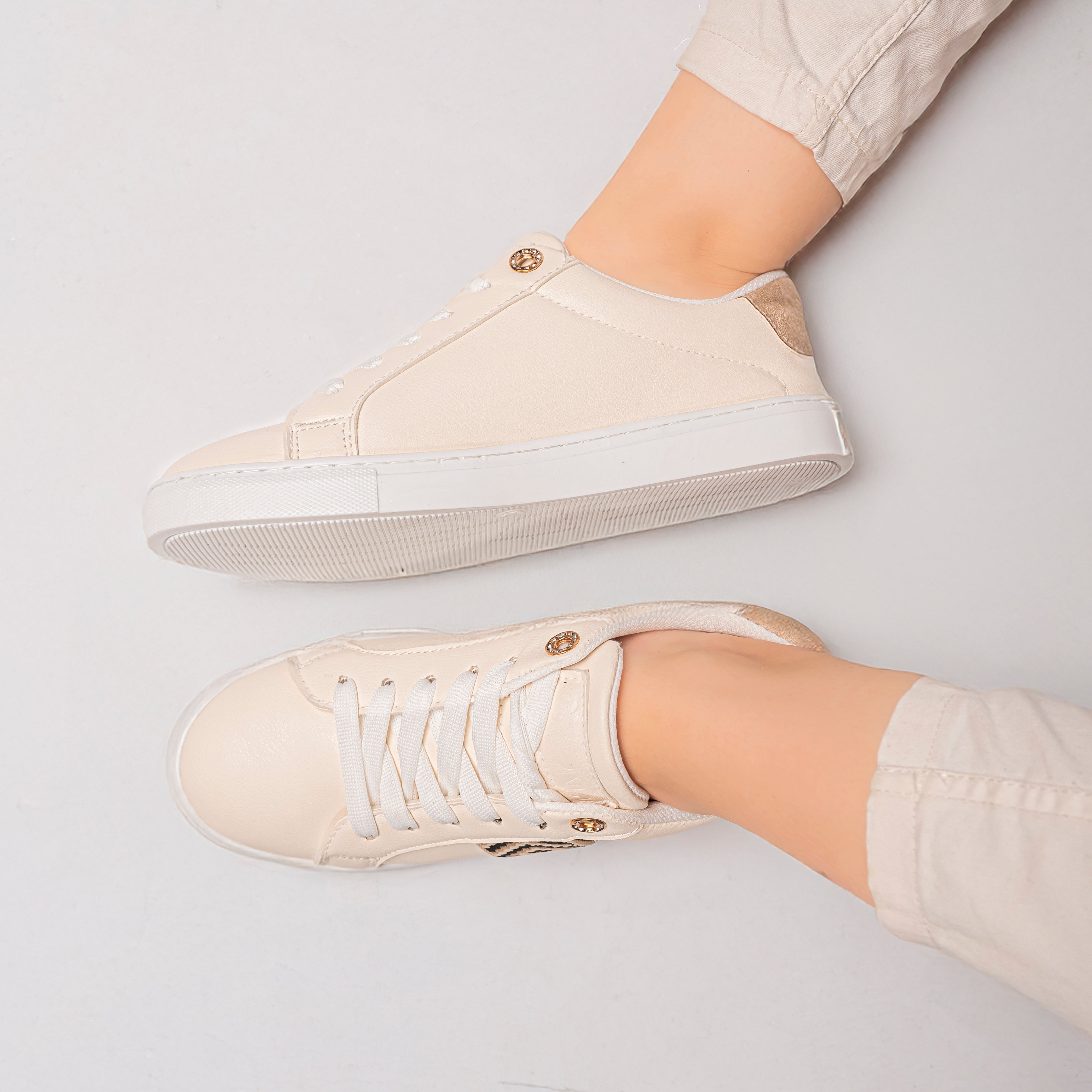 Women's Sneakers | Off white