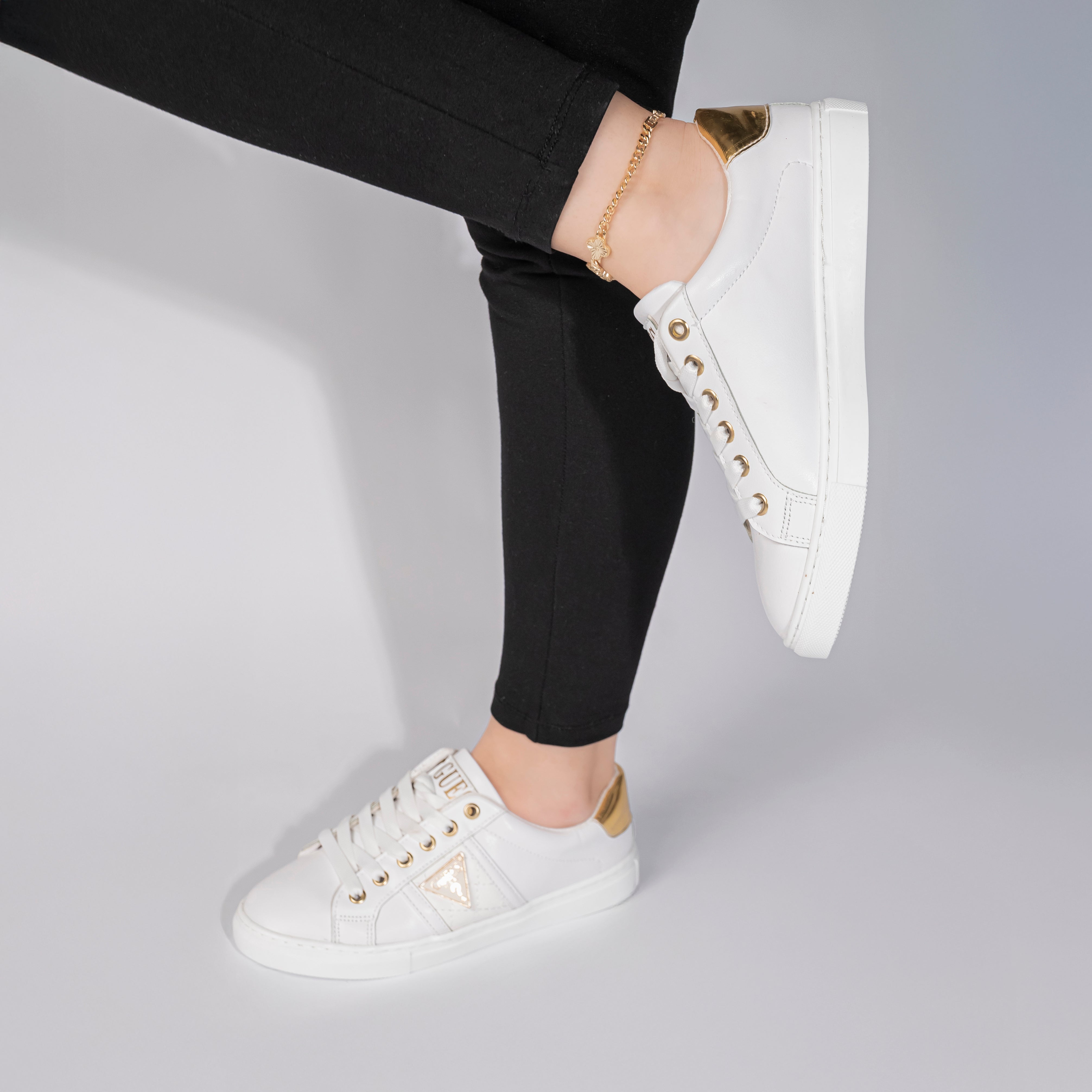 Trending white women's sneakers for 2026