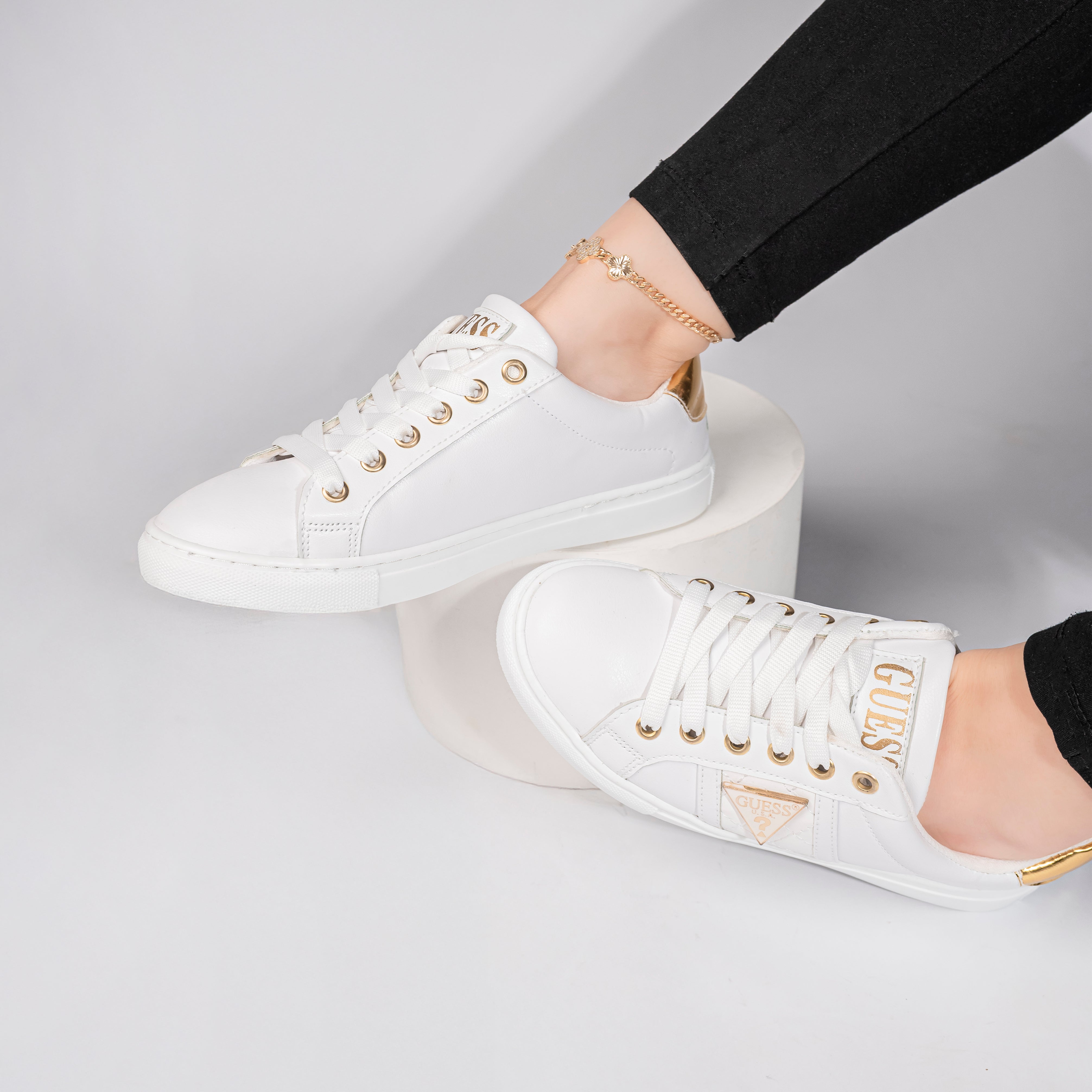Trending white women's sneakers for 2026