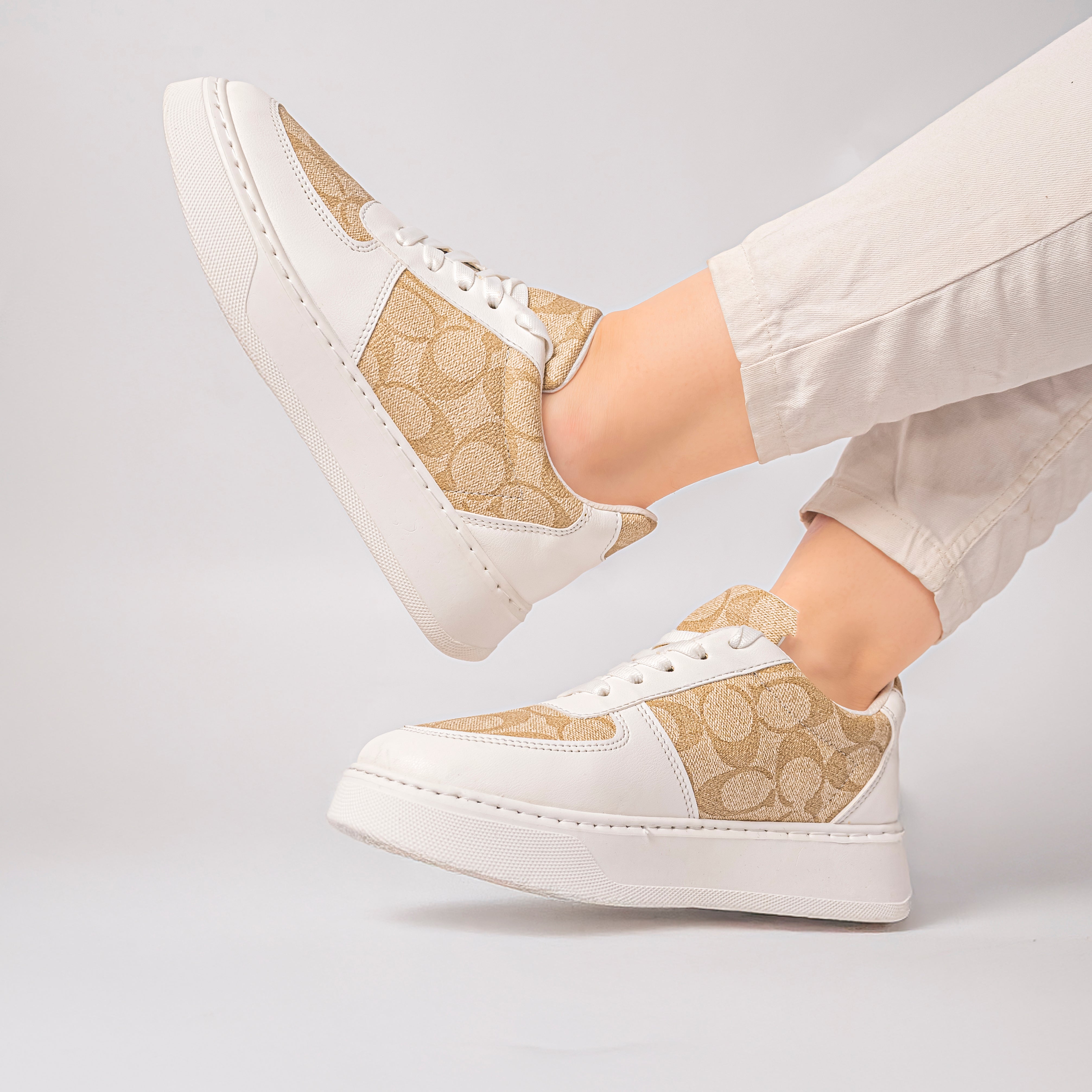 beige-white-women-sneakers-trendy-2026