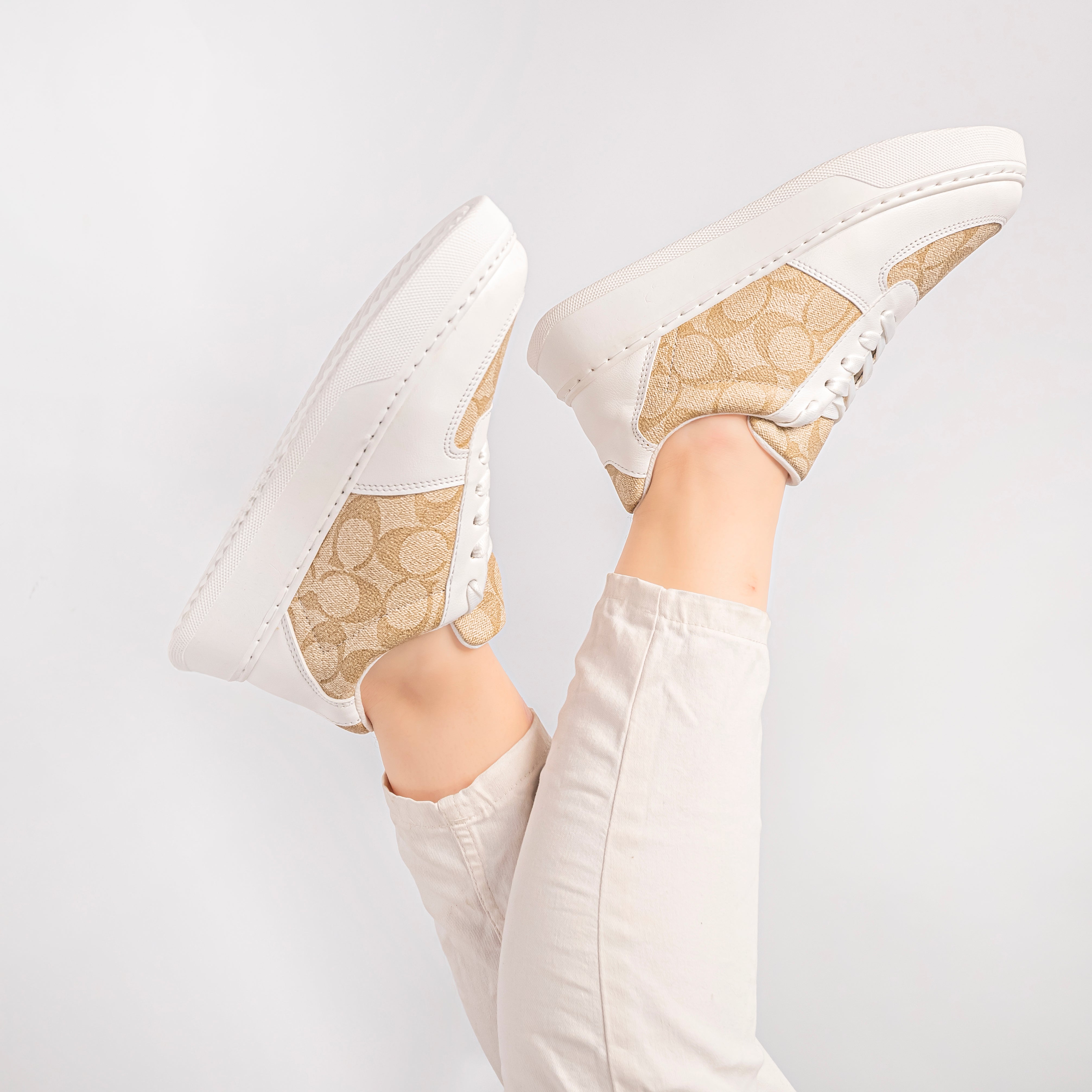 beige-white-women-sneakers-trendy-2026