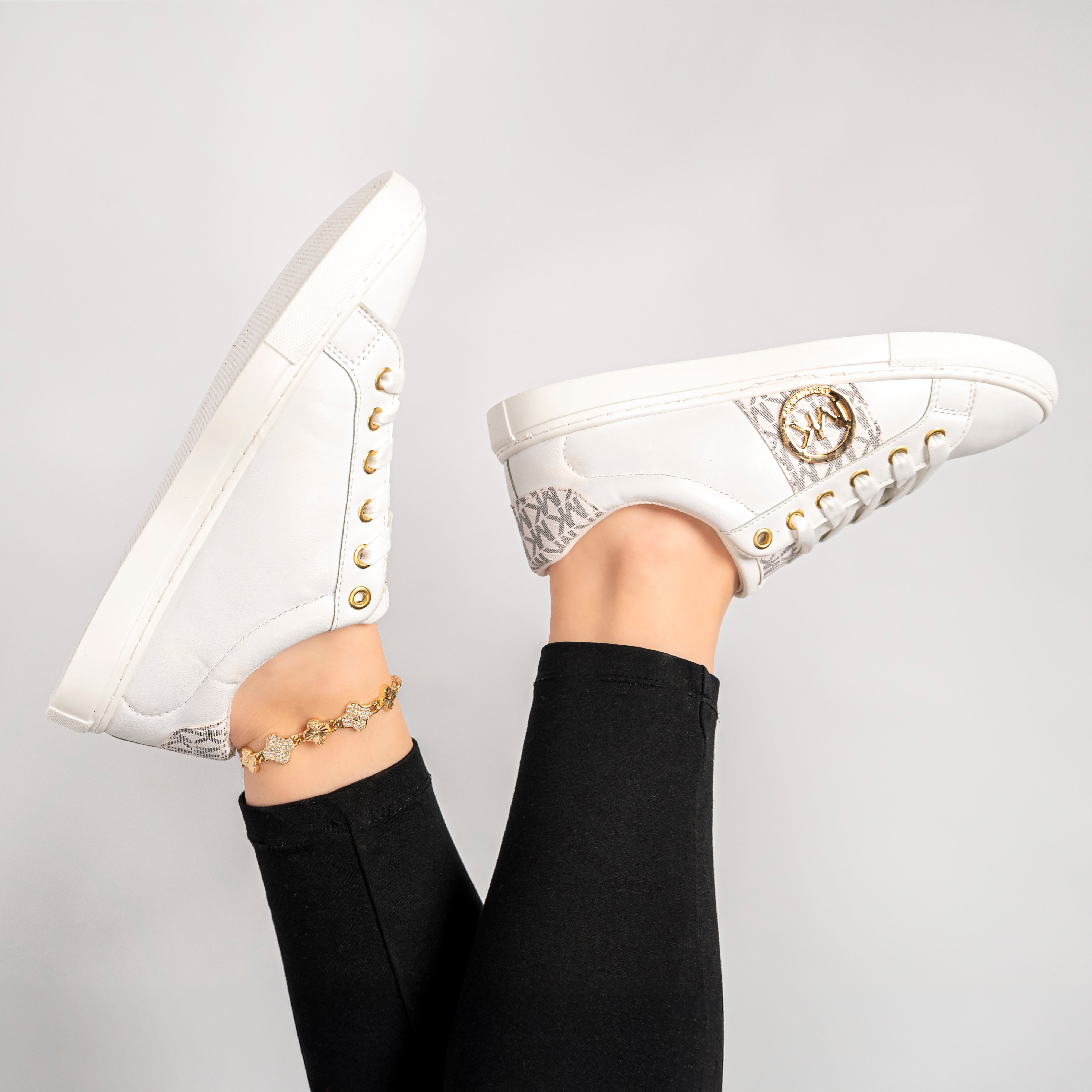 Trending white women's sneakers for 2026