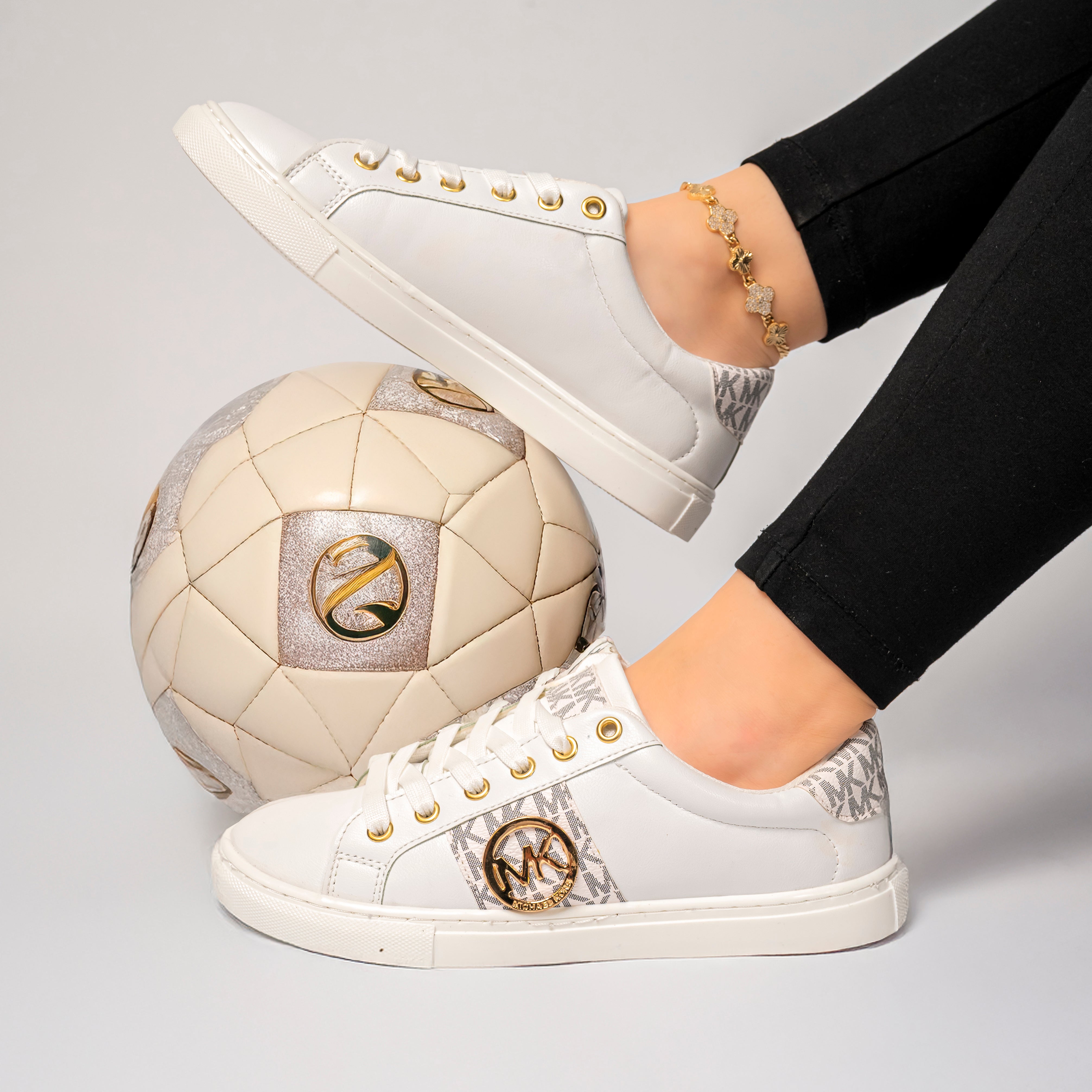 Trending white women's sneakers for 2026