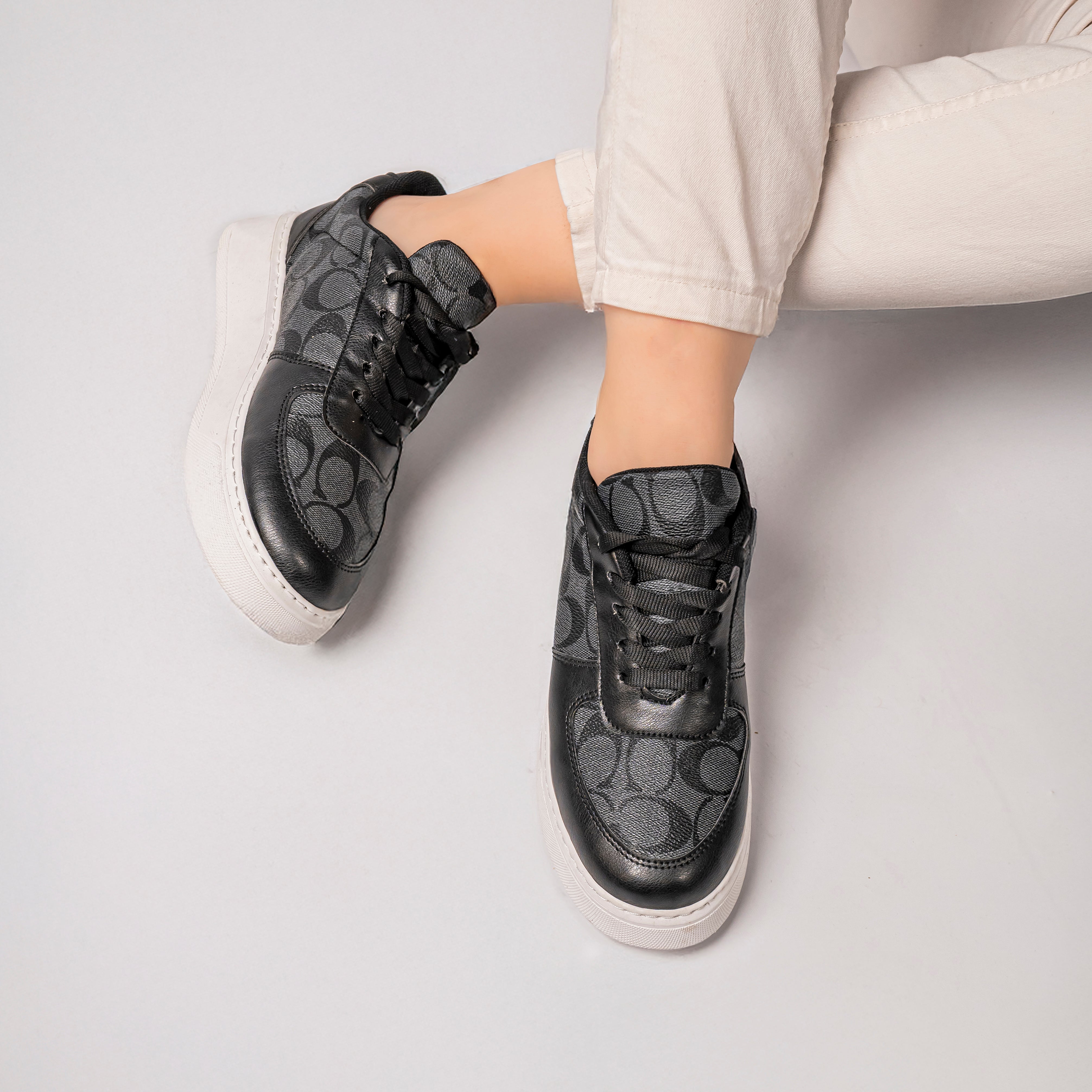 Trending Black Women's Sneakers for 2026