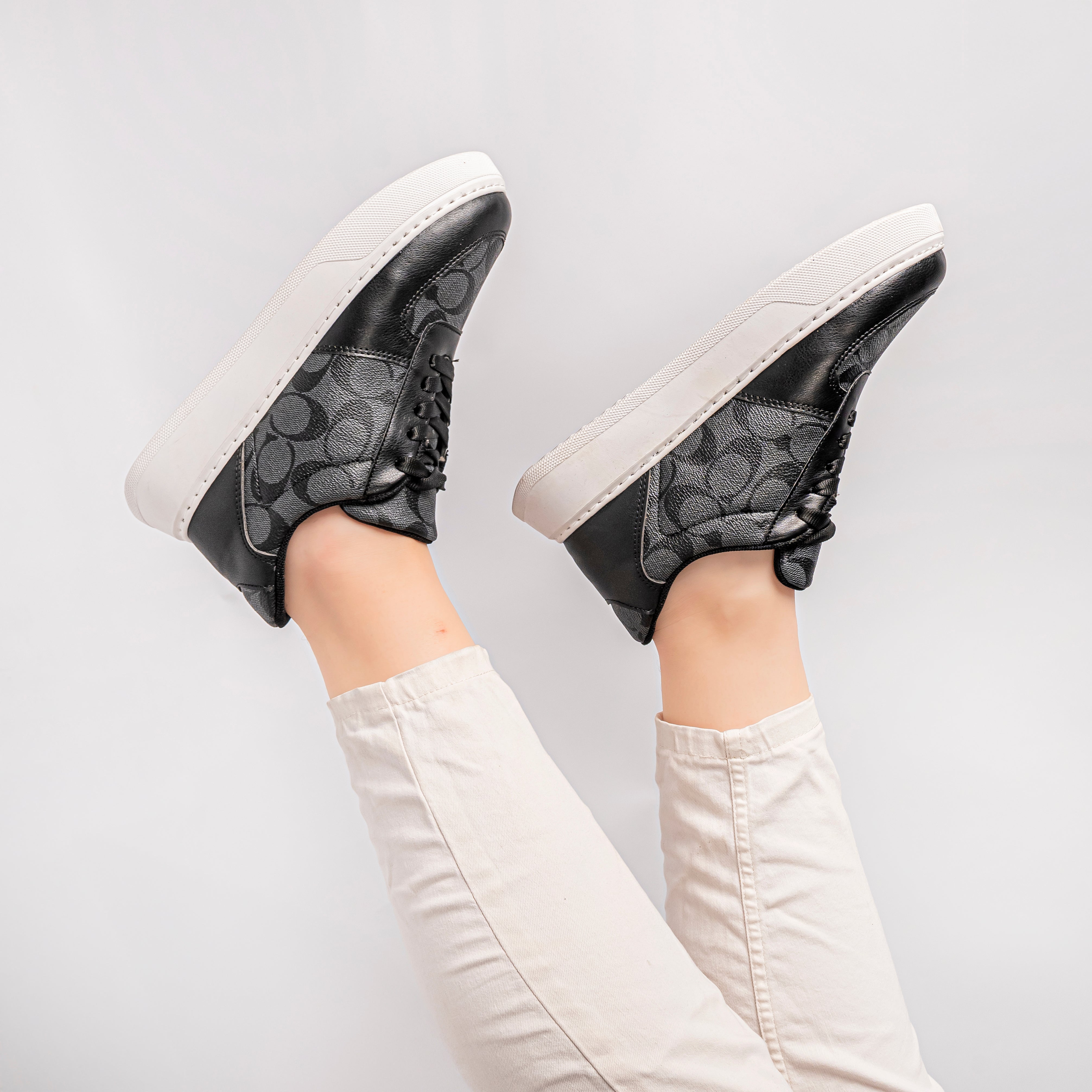 Trending Black Women's Sneakers for 2026