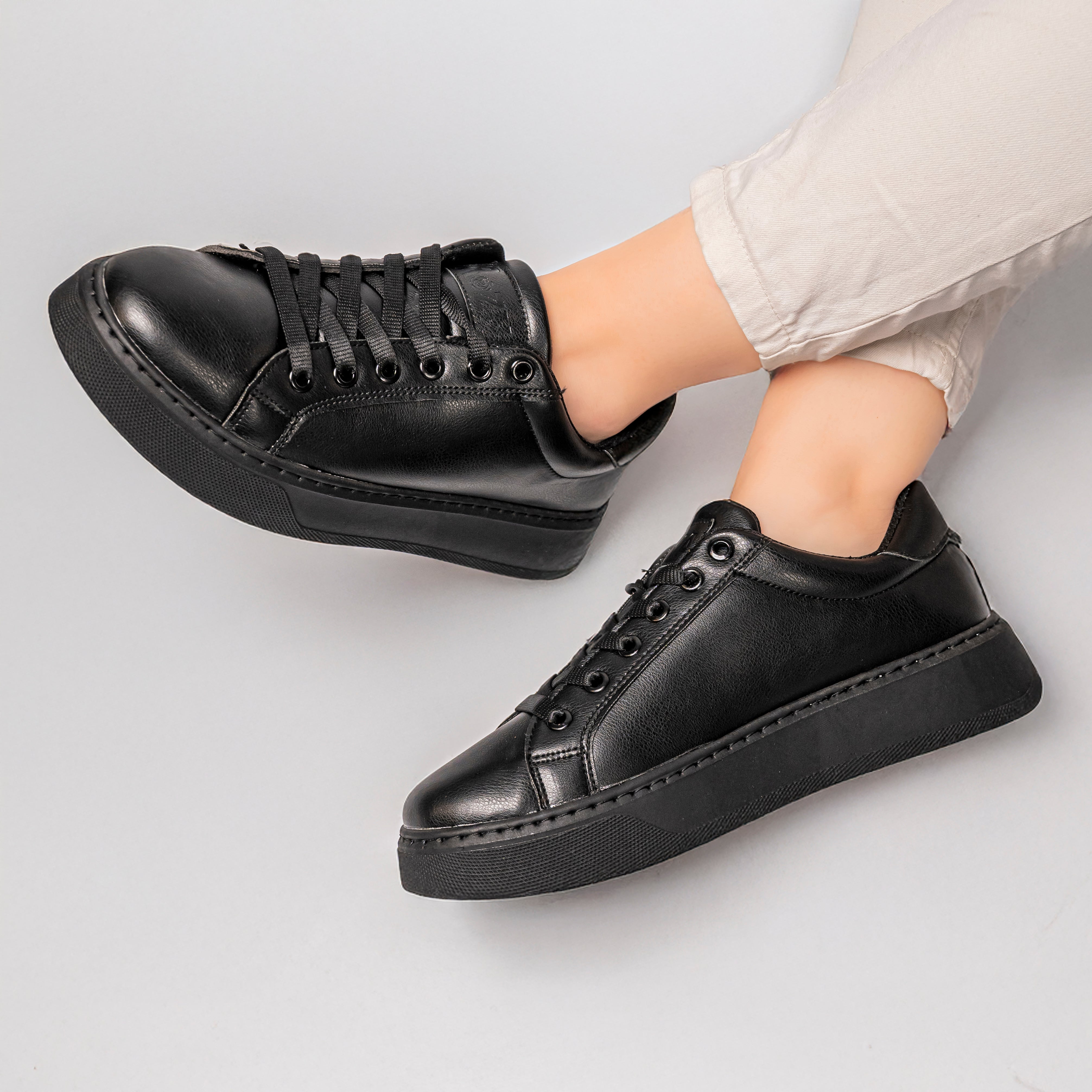 black-women-sneakers-trendy-2026