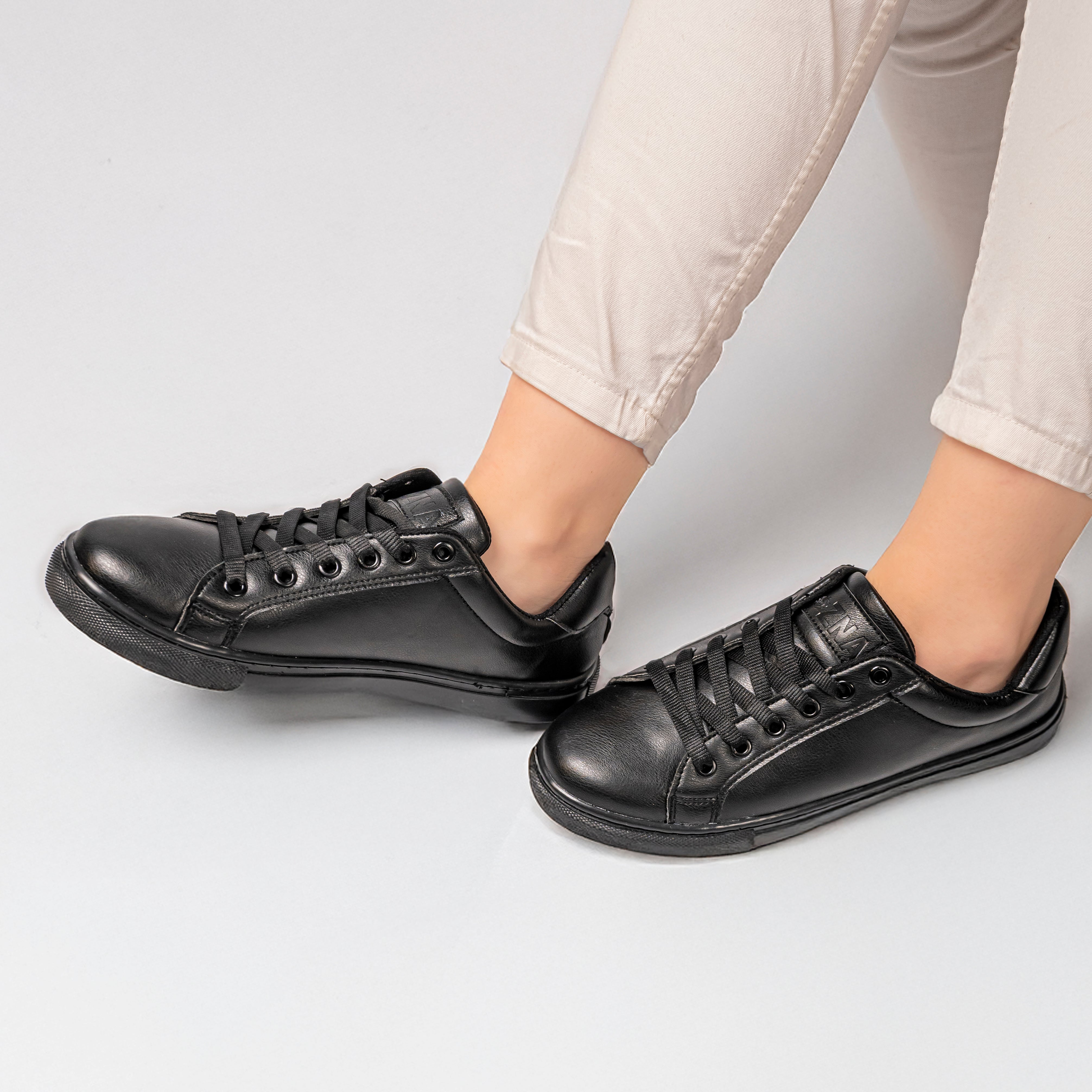 black-women-sneakers-trendy-2026