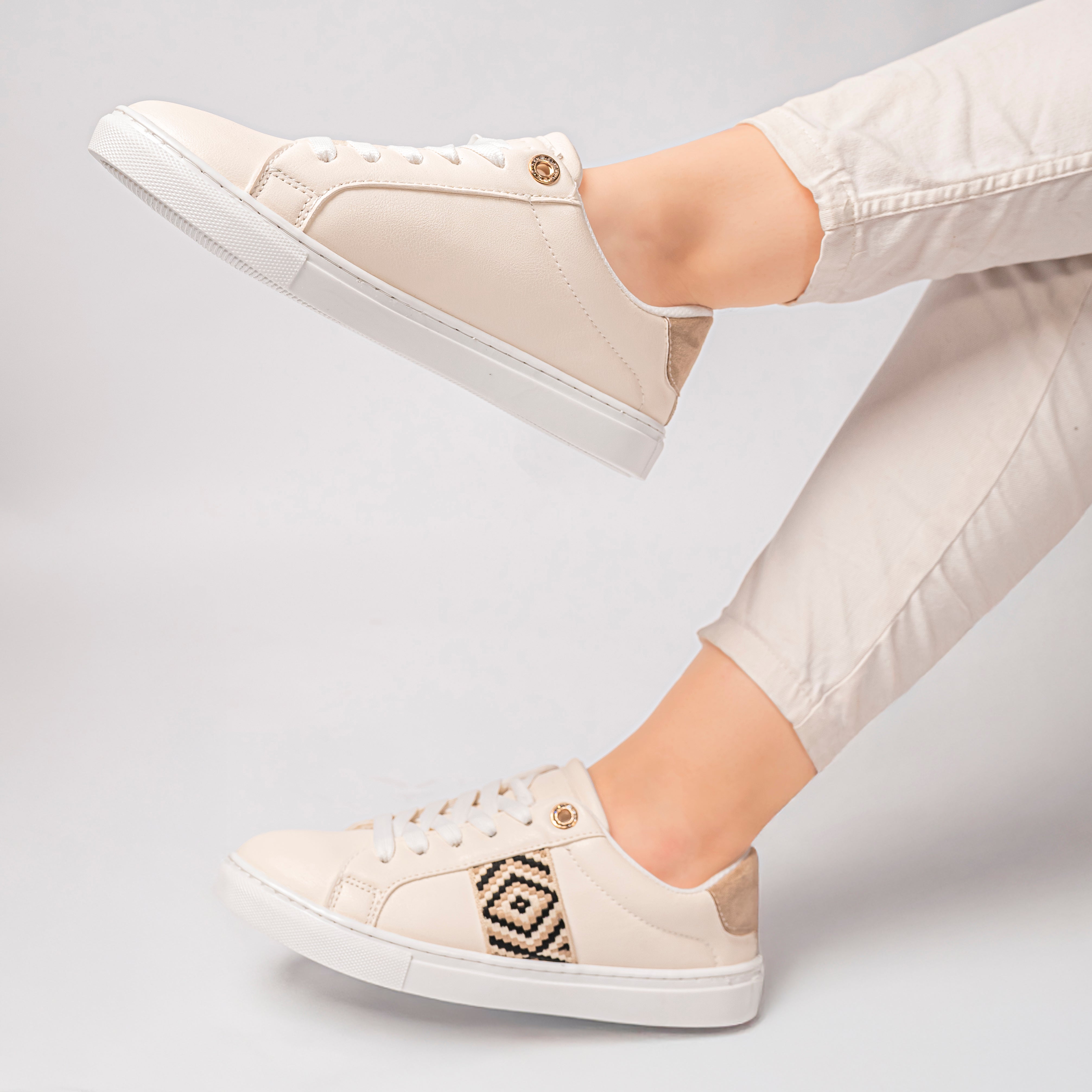 Women's Sneakers | Off white