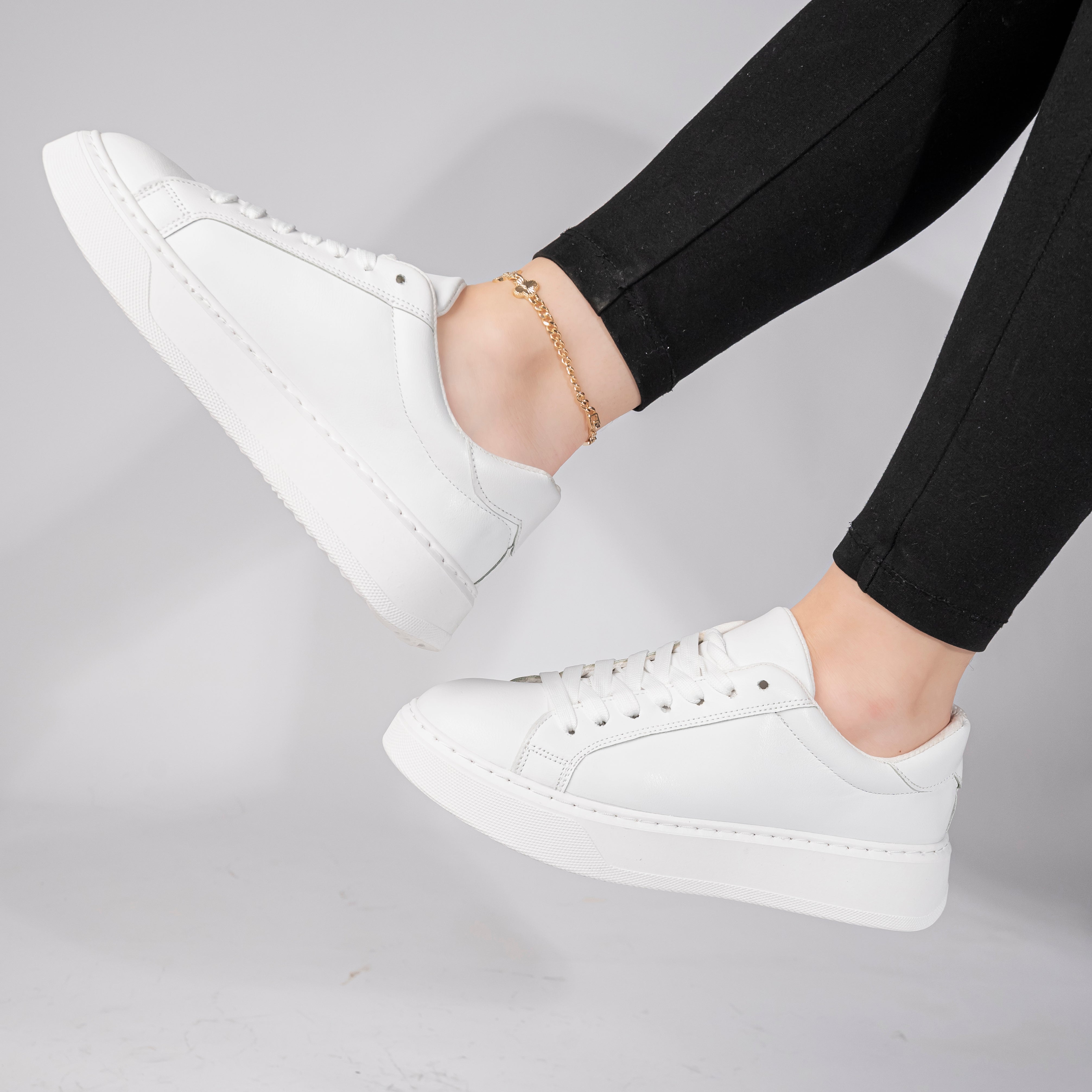 Trending white women's sneakers for 2026