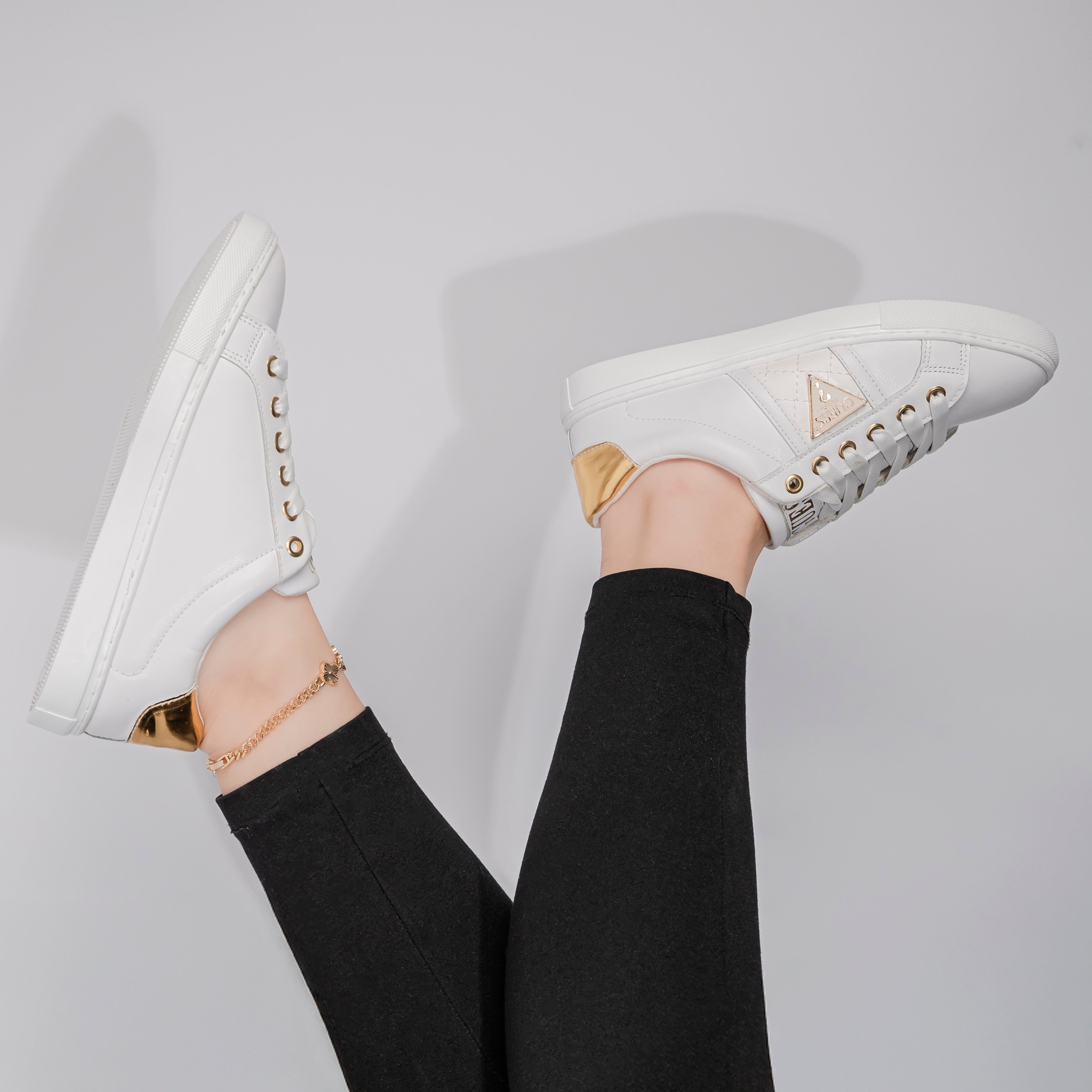 Trending white women's sneakers for 2026