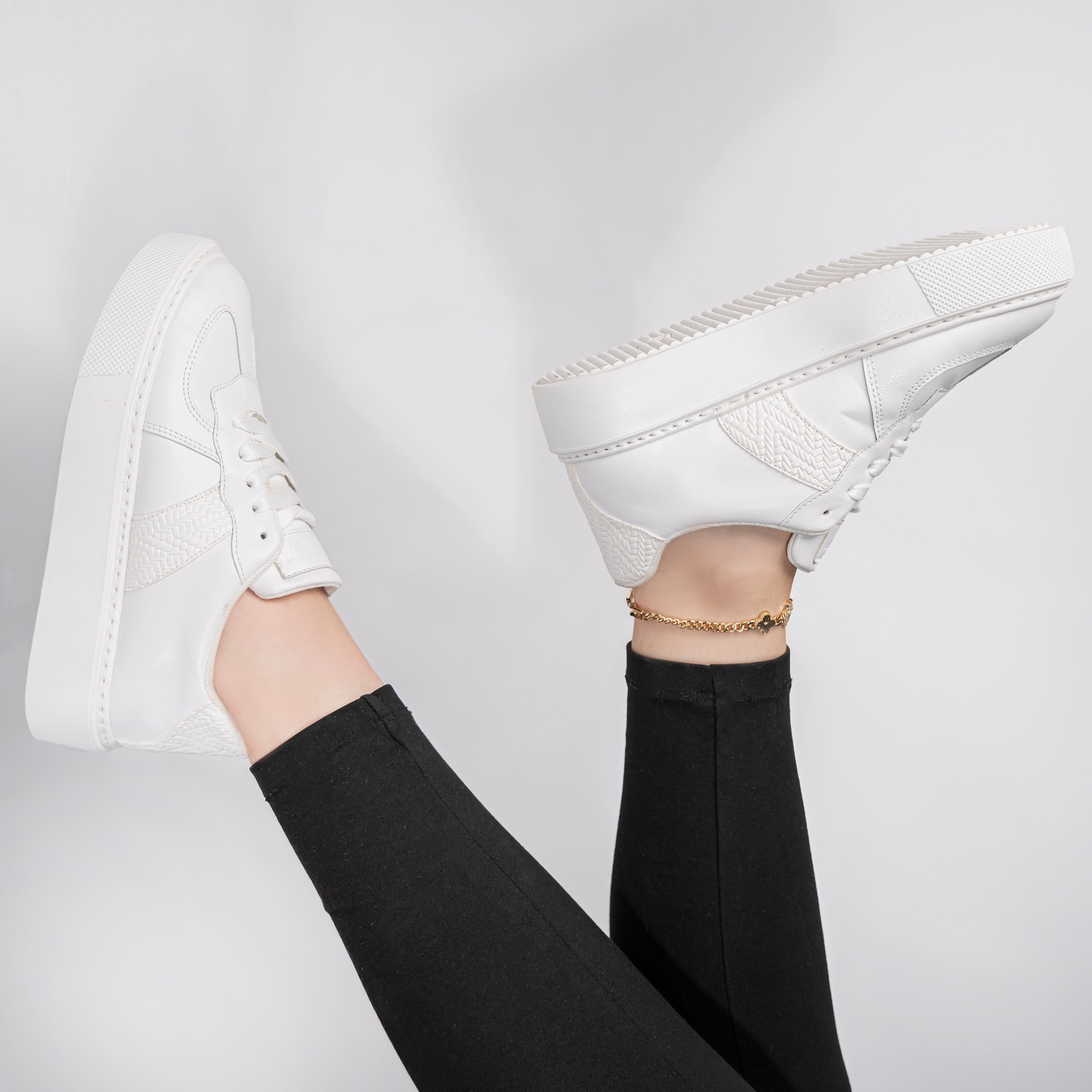 Trending white women's sneakers for 2026
