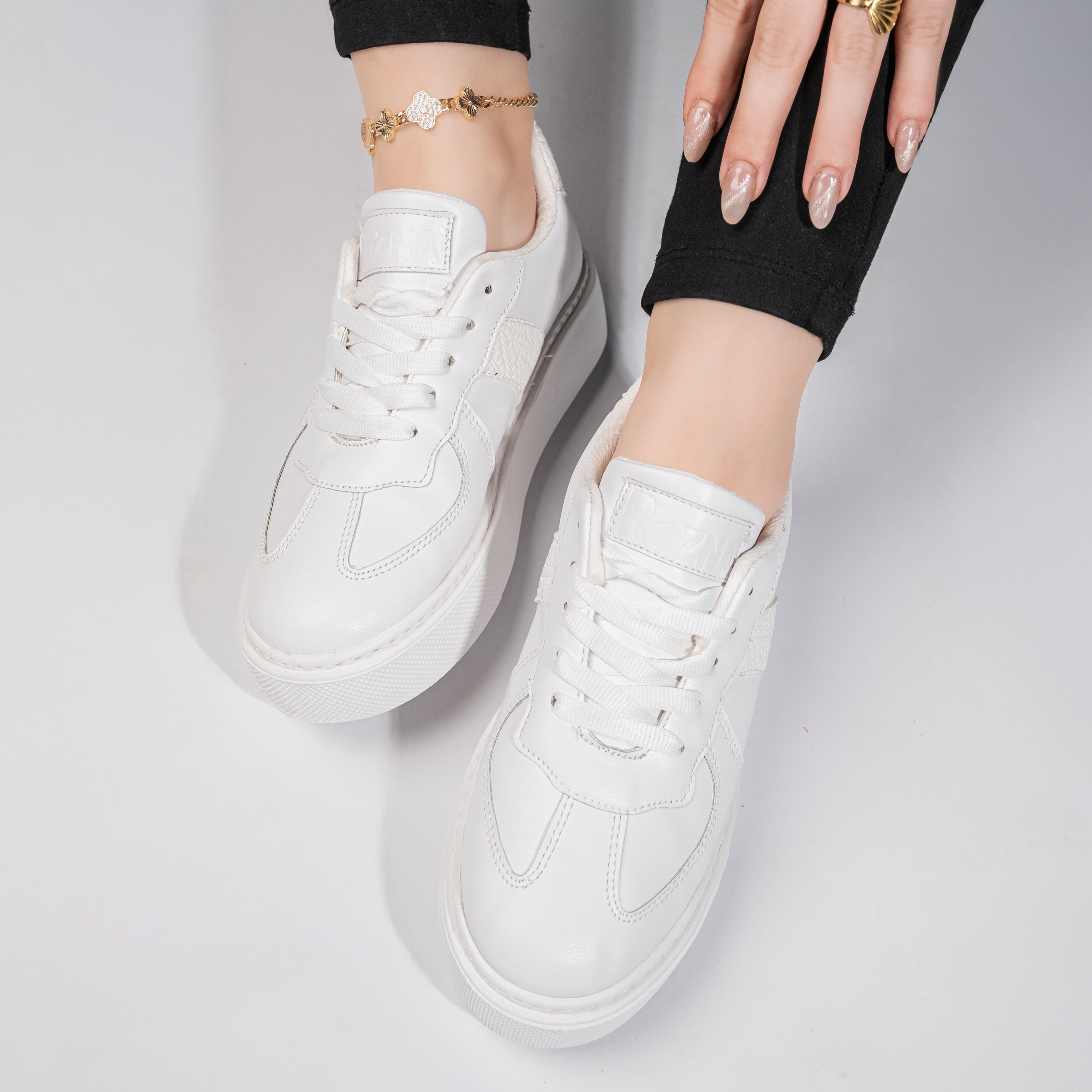 Trending white women's sneakers for 2026